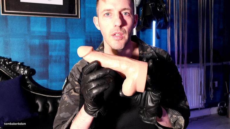 TomBakerBDSM: POV - Eu vou encolher seu pau e treinar sua garganta