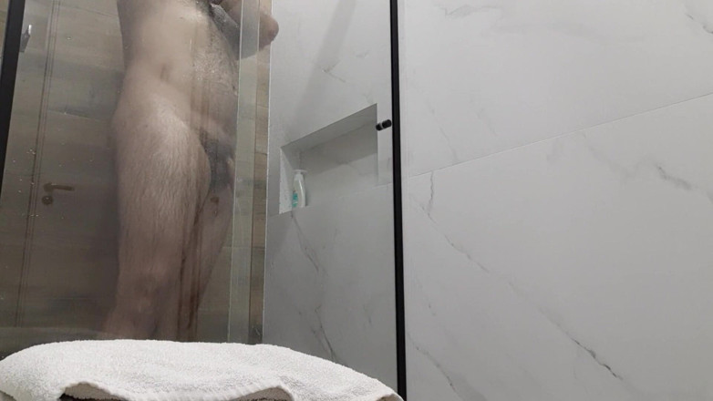 Ppentel21: Pedro Pentel going to take a shower.