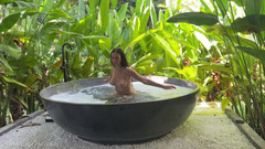 Princess Monica: Dschungelbad nackt - hinter den kulissen