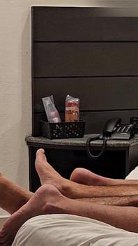 Dividindo O Pau Do Macho Com Marido Que Chupou Como Um Bom Viadinho