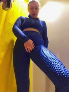 JuiceLussie: Veřejná masturbace v šatně