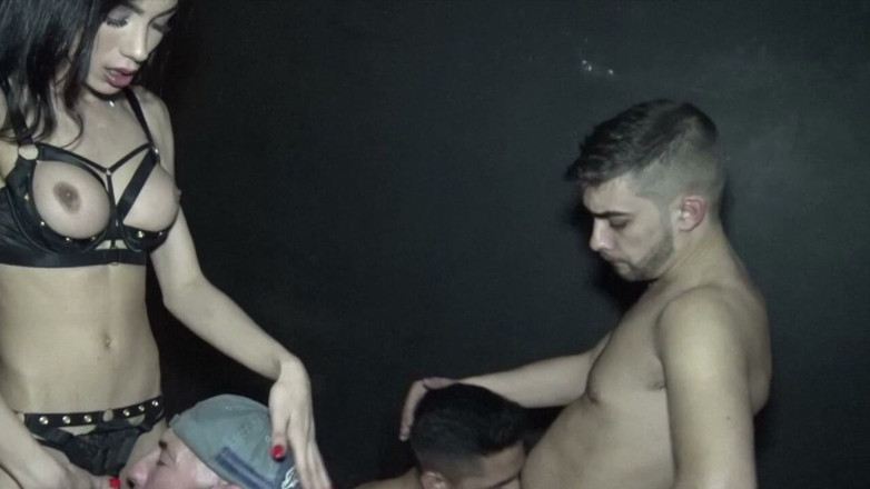 Straight boy fucking ladyboy: Gay šukán nui heterosexuálem a trans