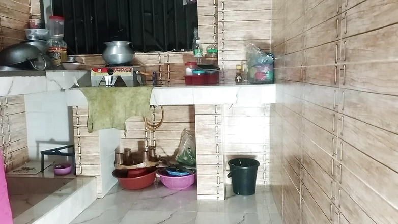 SAFI TV: Aku mulai ngentot istri dewasaku di dapur