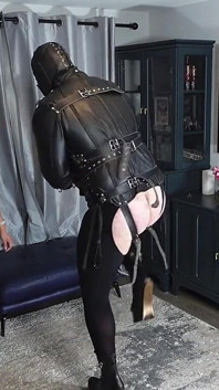 Melatih hamba femdom ponyboy