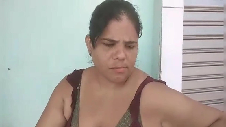 Adribella69: Adribella69 낯선 놈을 만나 나에게 풍성한 오럴 섹스와 우유로 가득 찬 일을 제안했다.