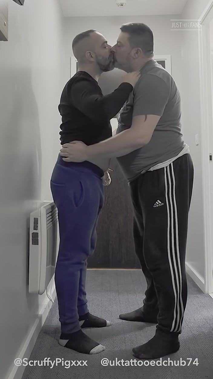 uktattooedchub74: Раздевают друг друга, эпизод шесть