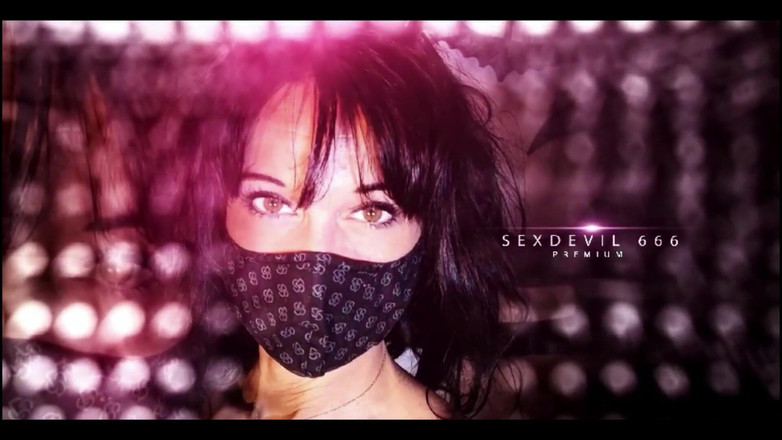 Miss Lilith devil: Ich habe eine große venezianische Maske, schau dir an