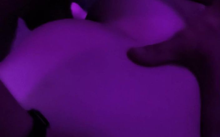 BigSexShow: Karısını sikiyor ve anal deliğine ve götüne boşalıyor