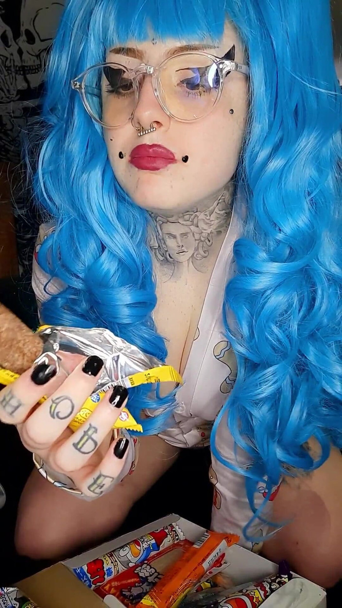 Yourfavecumslut: 吃日本糖果