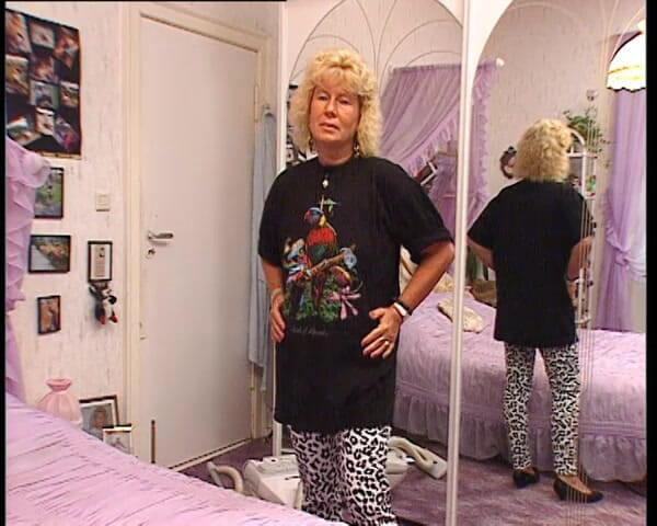 YOUR FIRST PORN: Oma Jasmin in Rosa Lingerie Wichst Wie Ein Teenie - Grandma...
