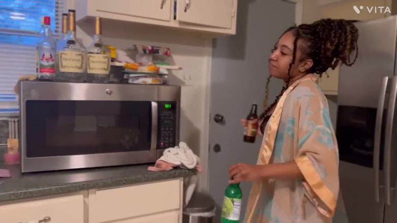 Fijii pornbox: Pequeña reina anal papi le da una gran polla negra...