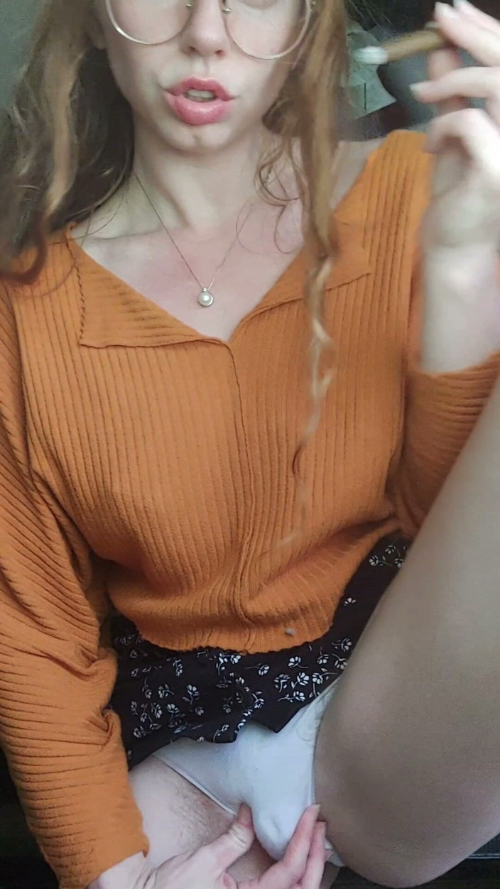 MandyFrizzle: Smoke and Tease