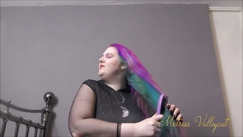 Mxtress Valleycat: Mái tóc dài đầy màu sắc