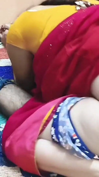La sorellastra di janvibhabhi viene al fratellastro e il fratellastro è affamato video di sesso tratellastro e sorellastra
