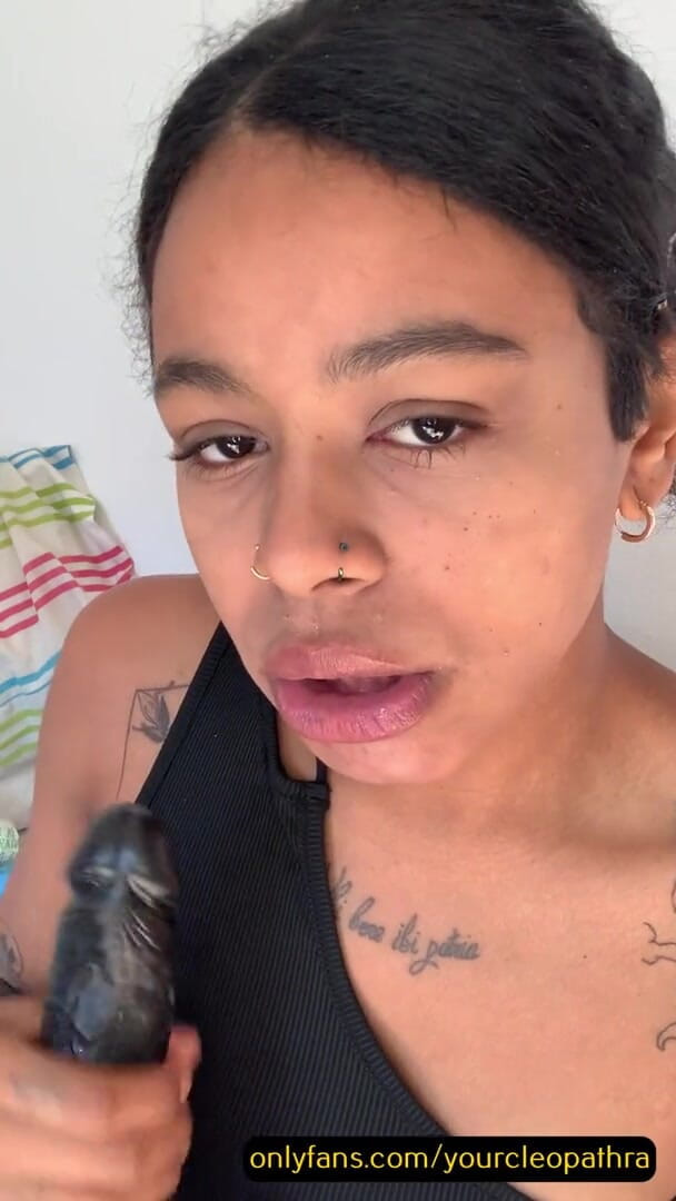 cleopathra: Děvka latina tě saje, dokud se nevystříkáš - POKYNY K JOI