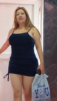 Latynoska Żona MILF Sąsiada Prosi O Erotyczne Zdjęcia, Zostaje Zerżnięta Z Kremówka I Obciąganie Wytryski Na Usta