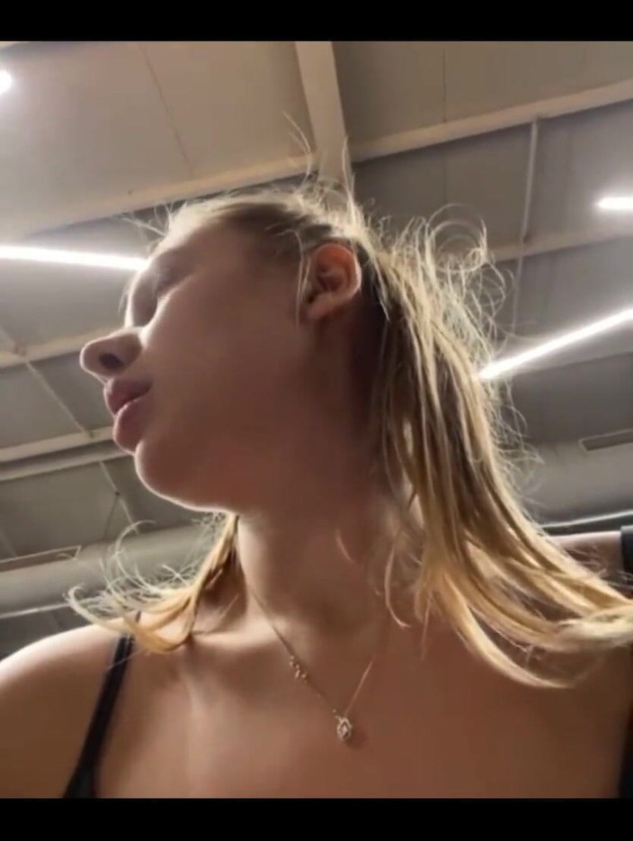 JuiceLussie: Đào tạo và làm tình trong phòng tập thể dục