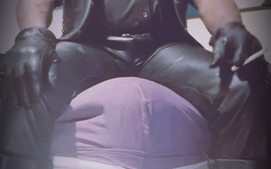 Black smoking muscle stepdad: Leather Smoke Canlı Seans