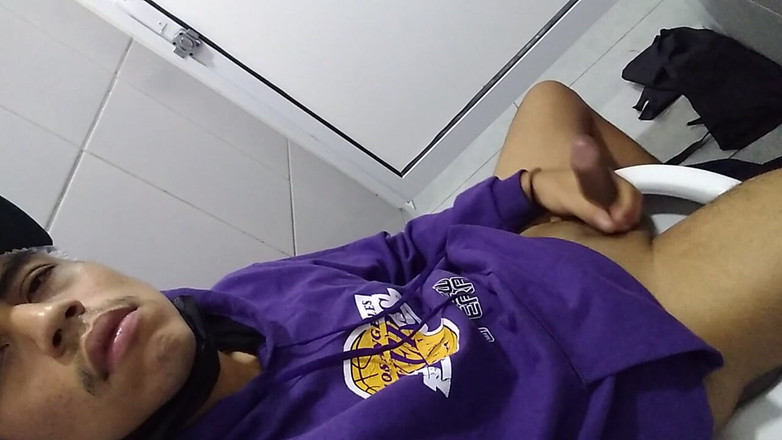 AlexAlejandro13: Passer le meilleur moment dans les toilettes publiques