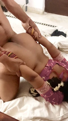 Rondborstige Bhabhi met dikke kont weet hoe ze grote zwarte lul moet berijden