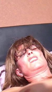 Solo casting and she is there - Mature woman with glasses likes to show her pussy