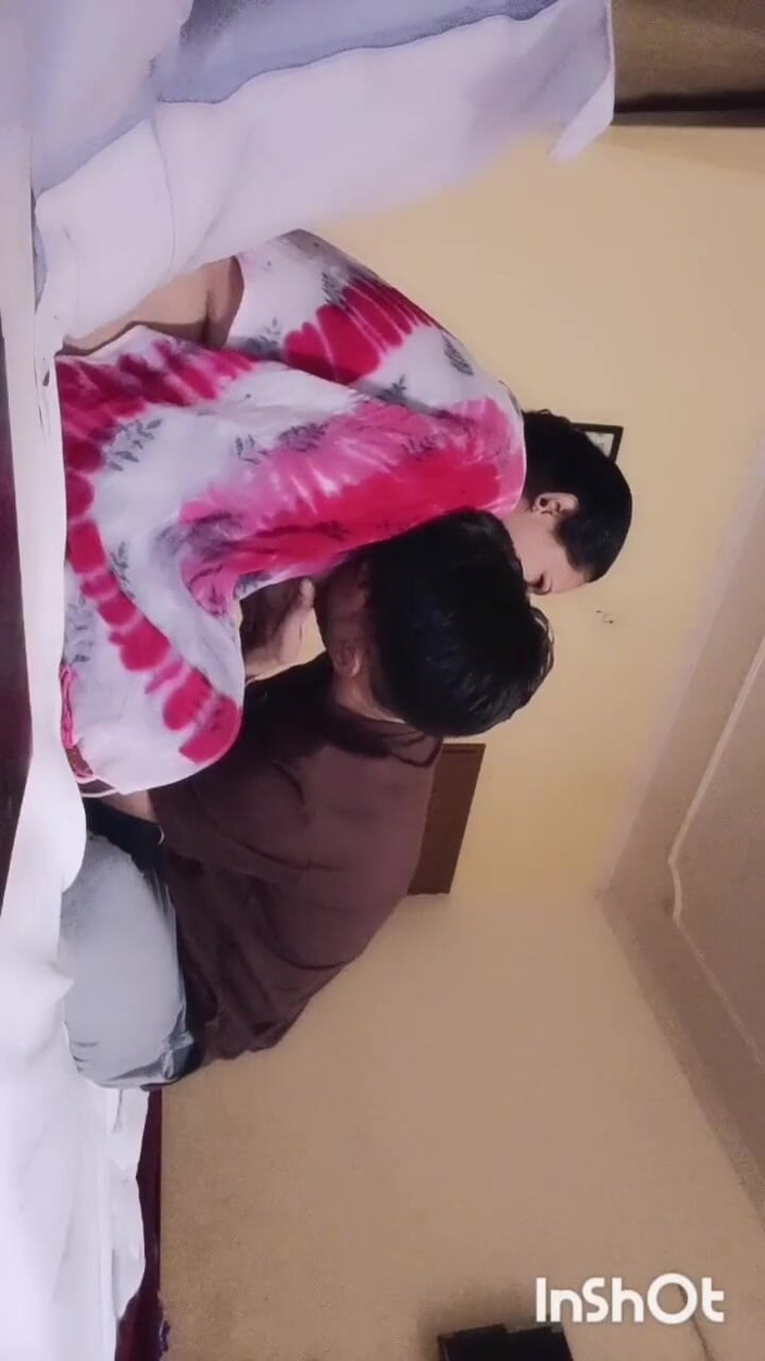 Sexgarl84: Girlfriend Left a Lot While Talking to Sister-in-law