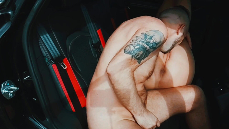 Crazyfamily 1970: Üvey annemiz ile arabada çıplak sürüyoruz