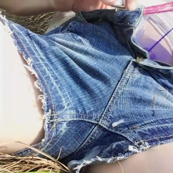 TV_Helena: Sweet tranny-girl cumshot.