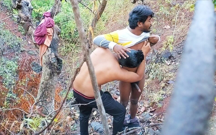 Xtremee: Hermanastro y chicos universitarios La mañana es hora de bosque...