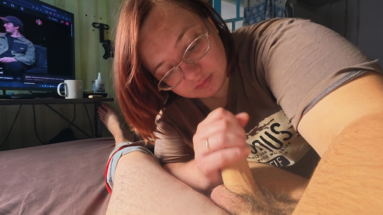 SchoolPrincess: Close up 4K Amadora Namorada Boquete Curvilínea Morena Com Óculos Chupa E...