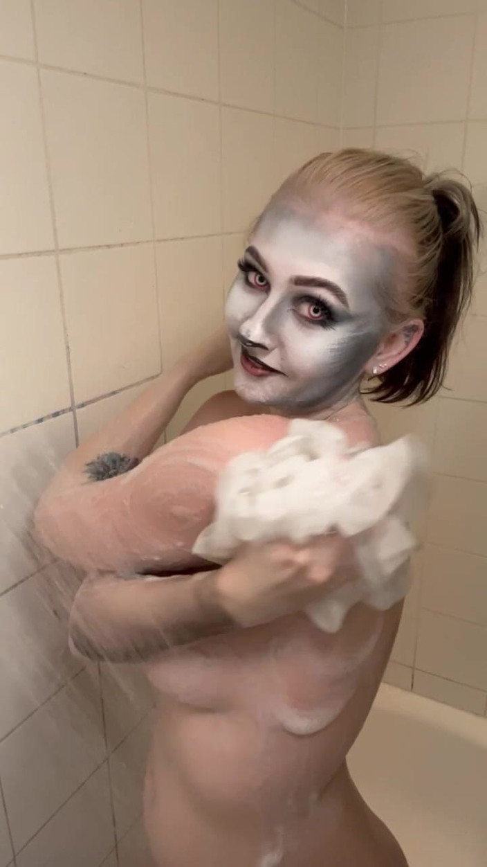 Em Yang: Cosplay Loona Wolf, remoção de pintura corporal e jogo dos...