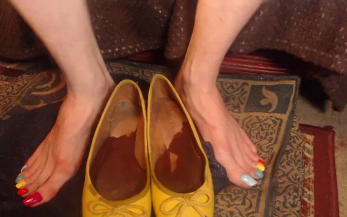 Lilly Disgrace: Dirty Dangling
