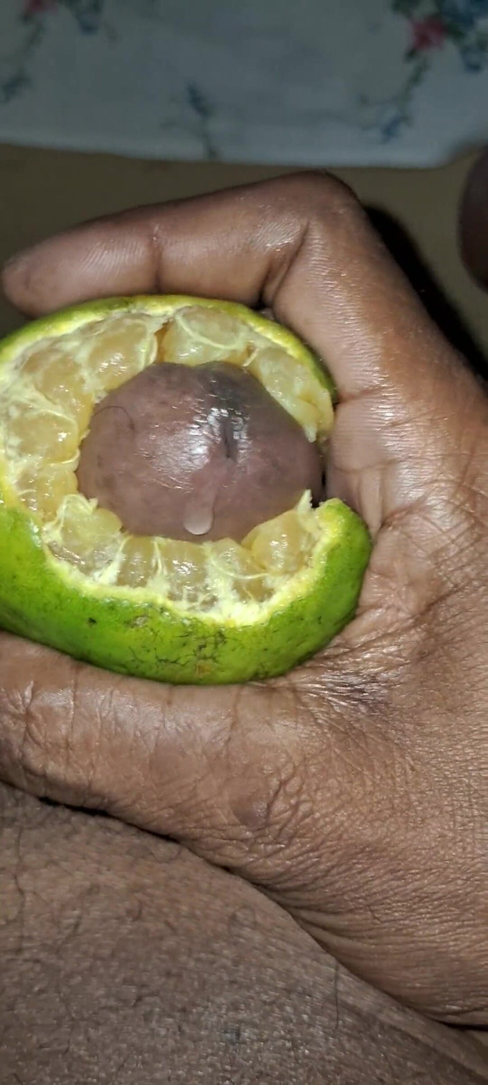 Maddymissile: 오줌을 빨고 핑거링하는 핫한 밀프