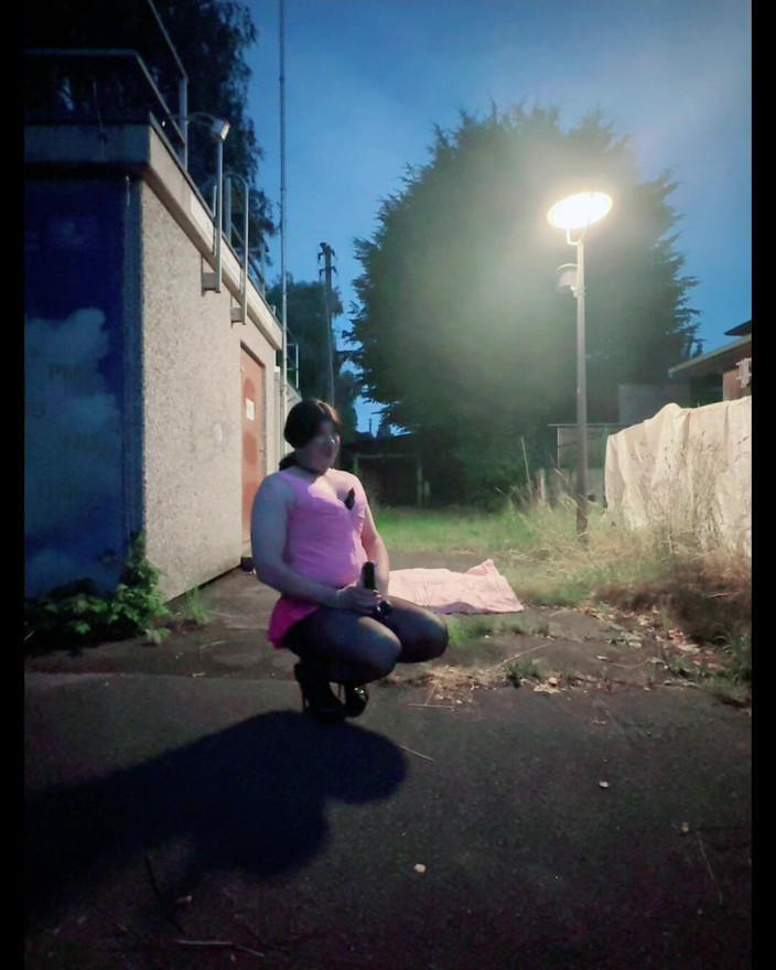 SissyDaniella: Efeminat intro și joacă ca o curvă pe stradă afară