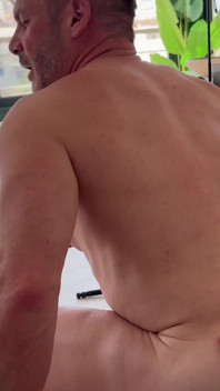 코치 스터드는 자신의 트랙에서 Samel을 중지 놀라움을 발견