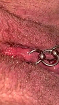 Pepek berambut pertama saya kencing dan kelentit yang berpindah dan dubur