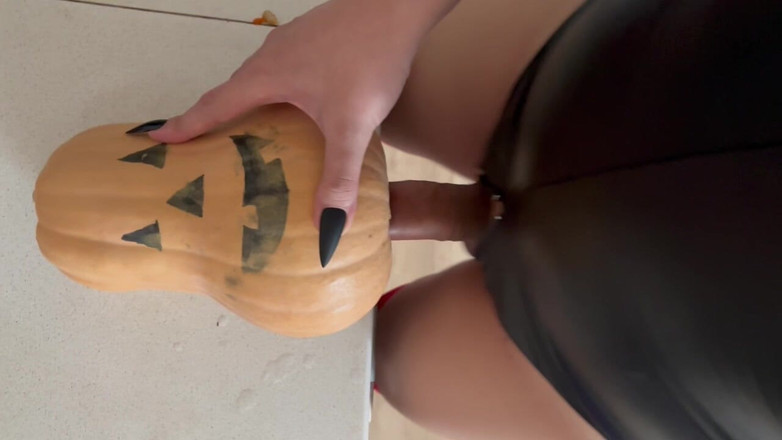 Vlada Brilliant: Šťastný Halloween V Prdeli Dýně