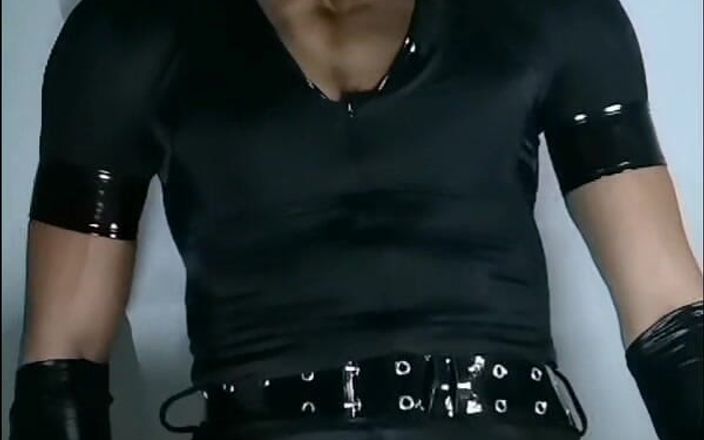 Rachelle: Sissy Slut dalla Francia, versione BDSM da godersi