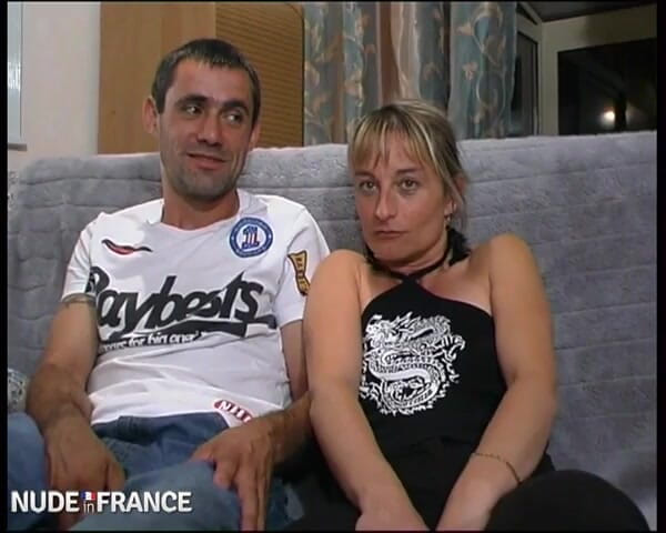 La France a Poil: Coppia matura prima volta anale davanti a una telecamera