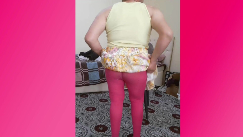Crossdresser Beyza: Beyza crossdresser nosí kraťasy a minisukni
