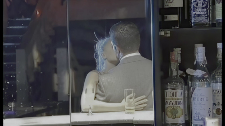 Inhonorof porn: DVě Děvky Sdílejí Italský Penis V Nočním Klubu Mezi Lidmi