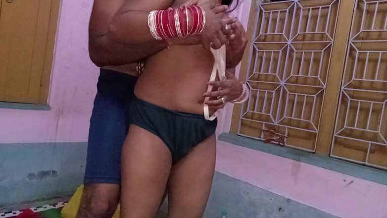 FireeCouple: シャワーを浴びた後、隣人のバービーとふざけてる