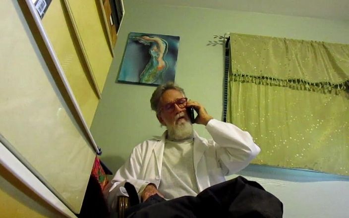 Mr hairy gardener: Ñam, ñam, eat 'em up scientist video parte 1