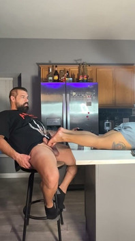 Oil Latina Feet and Cumshot