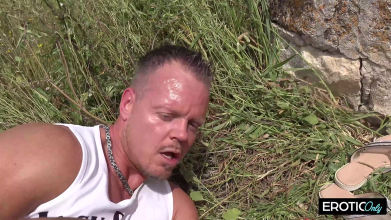 MILFFreaksX: Mereka lebih suka bercinta di luar