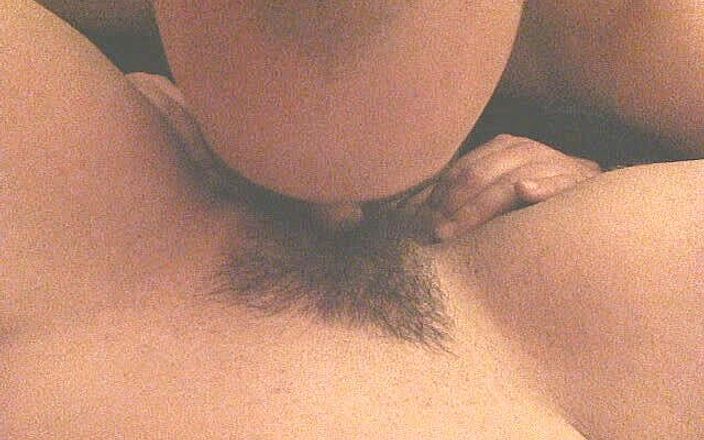 Hairy Homemade Amateur Orgasms: 我们年轻时的老式视频