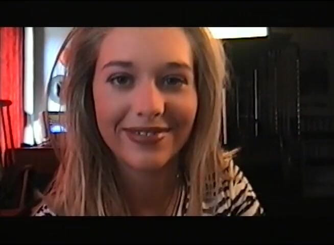 Flash Model Amateurs: Elle aime plus la bite que le gode