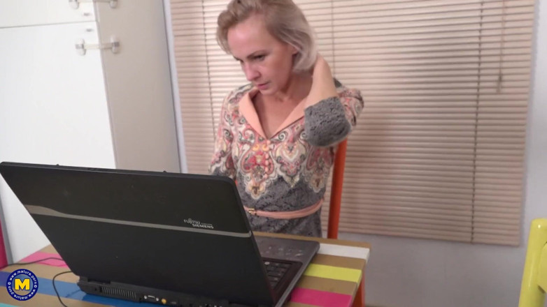 Hardcore NL: Hot blonde mature gets creampied from his hard dick