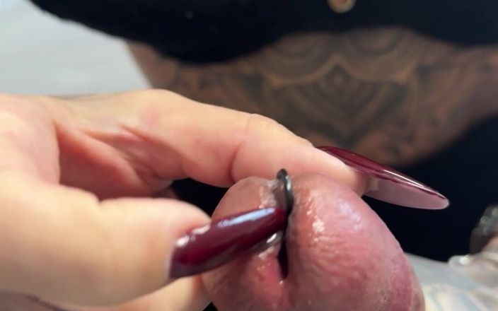 Nastasia_ink: बड़े छिदे निप्प्स वाली milf(चोदने लायक मम्मी) अपने लंबे नाखूनों से यूरेथा को चोदती है - मालकिन छेदी हुई घड़ी वीर्य शॉट गुलाम