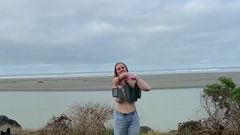 April Sparx: Hanya berpikir Anda mungkin menikmati pemandangan laut yang indah dan...